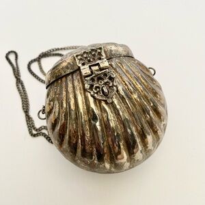 -sold- Vintage Antique 30s Metal Clamshell Coin Purse